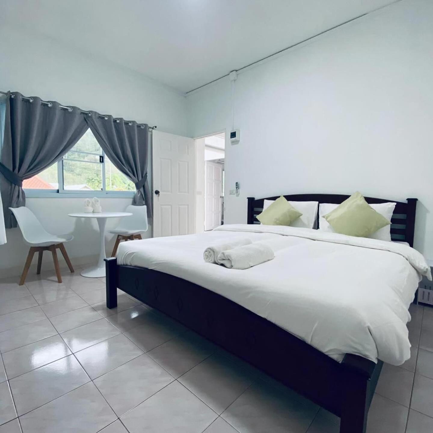 Elephant Sports Bar And Accommodation Phuket Екстериор снимка