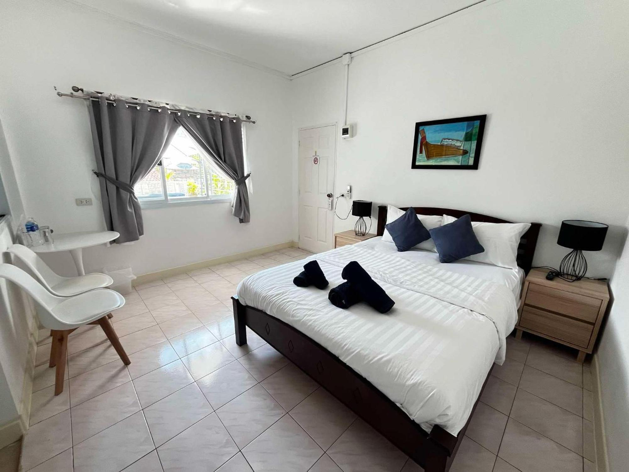 Elephant Sports Bar And Accommodation Phuket Екстериор снимка