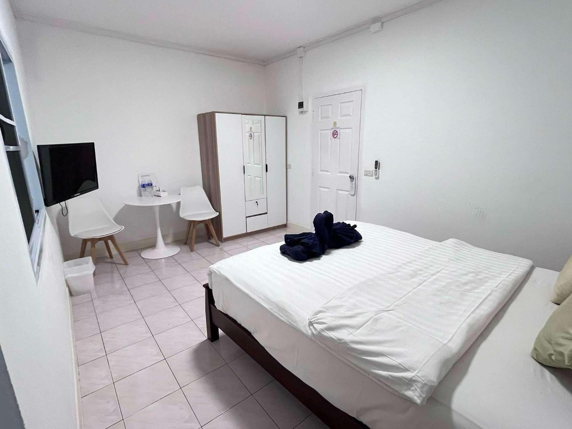 Elephant Sports Bar And Accommodation Phuket Екстериор снимка